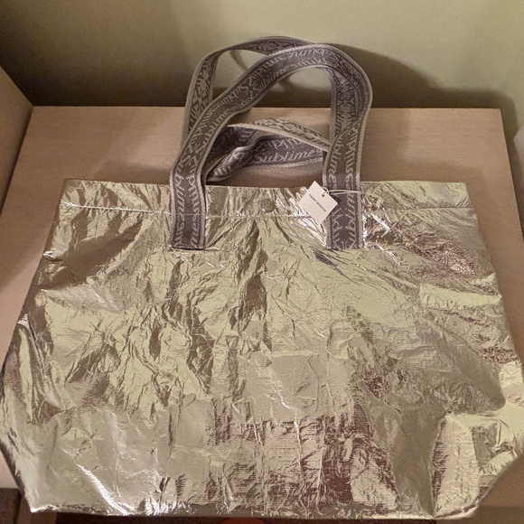 Holiday Sale! New Tory Burch Silver Tote Bag w/ Snap Closure - Picture 1 of 4